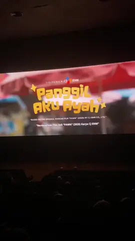 jangan lupa nonton Panggil Aku Ayah tanggal 7 Agustus😗🤏 asli sii rolecoster bangett yg awalnya satu studio dibikin ketawa bareng keluar studio banjir bombay huhu seru bangettt😭🤏 #filmpanggilakuayah #tissabiani #panggilakuayah #fyp #rossa #tegar 