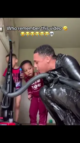 Cause the way he fell over stiff had me on the floor 😭😭😭😭 I’m so WEAK 💀 #viralvideo #funnyvideos #fyp #foryoupage #fypage 