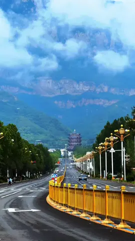 当感觉运气不太行时，就来太行山转运吧，这里的大山一定能带给你好运！导航：林州红旗渠大道、太行阁、中国画谷石板岩、大脑天路、管洞水观景台、羊老岩、天桃线、桃花谷。