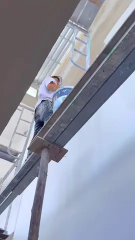Sơn Jotun – Giải pháp hoàn hảo cho vẻ đẹp bền vững của mọi công trình Với hơn 90 năm kinh nghiệm toàn cầu và hơn 25 năm đồng hành cùng thị trường Việt Nam, Jotun đã trở thành thương hiệu sơn uy tín hàng đầu, được các chủ đầu tư, kiến trúc sư và người tiêu dùng tin chọn. Trong đó, hai dòng sản phẩm nổi bật là Jotashield Bền màu Toàn diện cho ngoại thất và Majestic Đẹp nguyên bản cho nội thất, chính là lựa chọn lý tưởng để tạo nên những không gian sống bền đẹp theo thời gian. Sơn Jotun không chỉ là lớp áo cho công trình mà còn là lời khẳng định về đẳng cấp và sự đầu tư chỉn chu vào chất lượng sống. Lựa chọn Jotashield Bền màu Toàn diện cho ngoại thất và Majestic Đẹp nguyên bản cho nội thất chính là giải pháp tối ưu cho những ai mong muốn sở hữu một không gian sống bền vững, đẹp tinh tế và an toàn cho cả gia đình.#xuhuong #jotun #jotunpaint #kinhnghiemxaynha #kinhnghiemchonmauson 