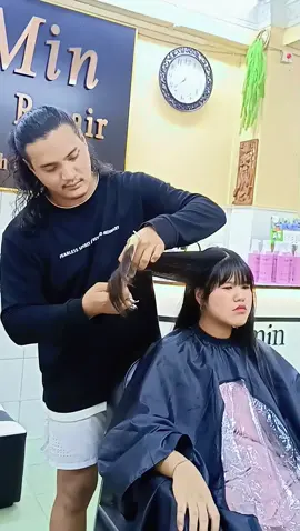 စိတ်ရှည်တယ် နော် 😁 #kyawzin #hairtok #haircut #stylist #tiktok #foryou 