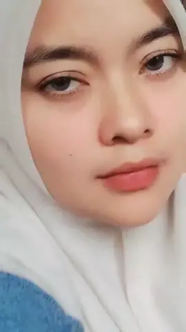 bodoh itu ketika kamu percaya dengan kata kata, aku akan bersama mu,akan membahagiakan mu dan akan selalu membuatmu tersenyum, jangan sampai preeettt pada akhir nya🤭