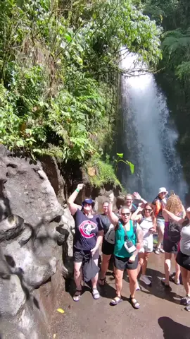 Good people are my favorite people and I like to travel the world with them. 💛💪🏼🦋 #girlstrip #costaricachicas #lapazwaterfallgardens #dronevideo #travelblogger #chasingwaterfalls #trovatrip 