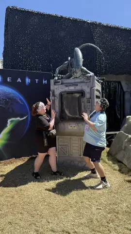 #alien #aliens #alienearth #alienearthfx #fx #sdcc #sandiegocomiccon #xenomorph #facehugger#xyzbca #fyp 