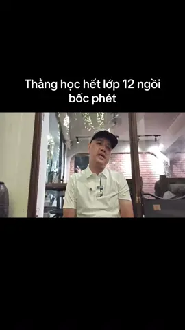 Thằng học hết lớp 12 ngồi bốc phét