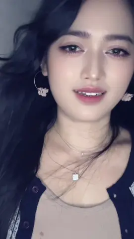 Bahagailah kau di sana menyambung cintamu yang lama,,..🥹