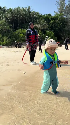 Shomellll !! Yg ada anak kecil tu pon boleh ea join trip kami ni..sebab kita ada spot-ii yg akan turun ke pantai..so ank-ii pon boleh me time cara diaorg 🥰 #mersingsnorkelicious #snorkelingtrip #mersingjohor 