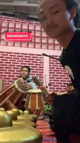 Bersama bapa Edoo🔥🔥#nusantara #viral #musik #sunda #gamelan #kendang #kendangsunda @Edo iman @bwana.art @tum's @Faisal Ibrahim 