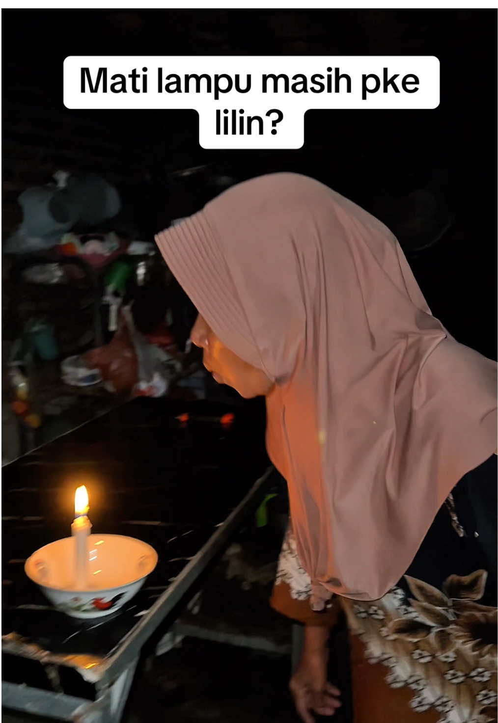Lampu emergency ini sudah di lengkapi tata surya , jadi kalo batrenya habis nggak perlu di colokkan ke listrik , cukup di jemur bawah sinar matahari saja #lampuemergency #lampuemergencyviral #lampuemergencyled #wibgajian #cuantanpabatas 