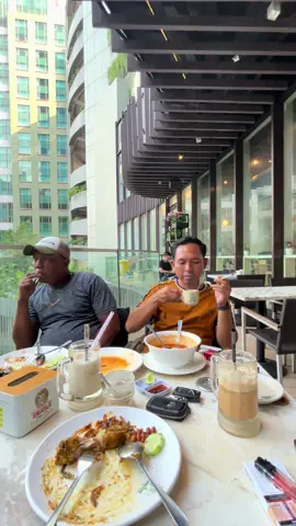Nek ra kerjo rino wengi mosok iso jajan... #surabaya  #tunjunganplaza3  #sheratonhotel  #ngopiawan 