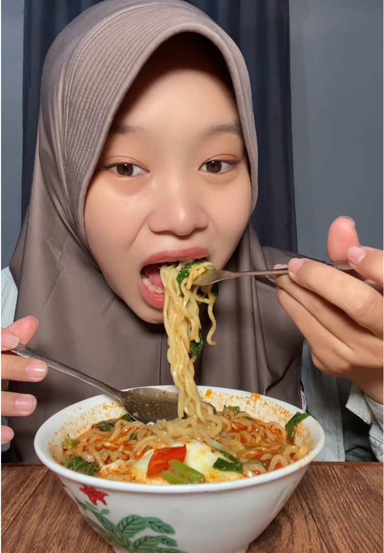 Udah lama ga ngemie nih, mantap juga siang sing ngemie😋 @kopiluwakofficial #whatieatinaday #mukbang #kopiluwakpentasdunia 