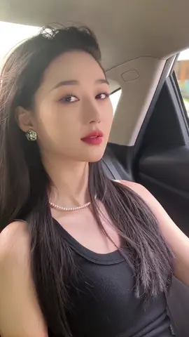 Recently, some strangers have stolen my videos and photos. Please don't be fooled easily. I only have one TikTok account.