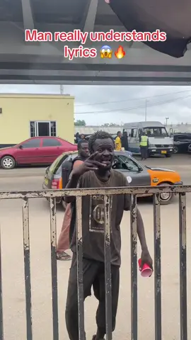 Mad man singing Ivorian song in Kasoa 🔥. You can’t tell me he doesn’t understand what he is singing 😱. I think he’s not mad he’s just depressed. Let’s show him some love ☺️ #cotedevoire🇨🇮 #ivorycoast #ghanatiktok🇬🇭 #fyp #ivorians #kasoa #madmansinginginkasoa #madmansinging #nigeria 