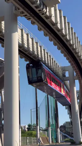 Japan living in 2050 🤌🚀 Alhamdulillah dikasih kemudahan wkt pindah ke Jepang. Mari kita nikmati fasilitas di negara ini, walau bayar pajaknya bikin nangis wkwk. 🚟  Chiba Urban Monorail 💴 Start from ¥200 tergantung jarak #chibamonorail #monorail #chiba #chibajapan #japanesetechnology #futuretech #mustvisit 