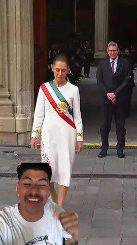 🚨La presidenta Claudia Sheinbaum se ha ganado el respeto de todos los mexicanos al darle más importancia a una mujer mexicana que le pidió un abrazo que a personas importantes que LA esperaban en Canadá‼️🚨 ##canada #g7 #claudiasheimbaum #ignore #noticiadeultimahora #mexicana #migrantes #vivamexico🇲🇽 #eeuu🇺🇸🇺🇸 #mujer #abrazo #ultimahora #migranteslatinos🇺🇲🇺🇲 #claudia #4t #vivamexico🇲🇽 #respeto #vivala4t🇲🇽🇲🇽 #greenscreensticker #greenscreenvideo