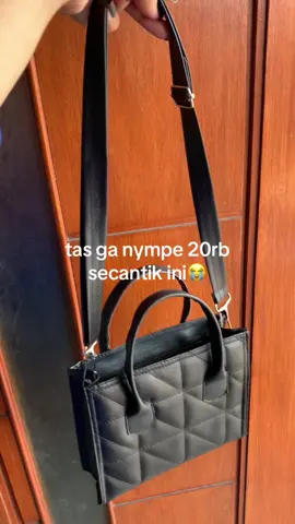 uda ada tali pnjng nya juga kebangetan kalo masi mikir buat beli😭#pyp #taswanita #tasmurah 