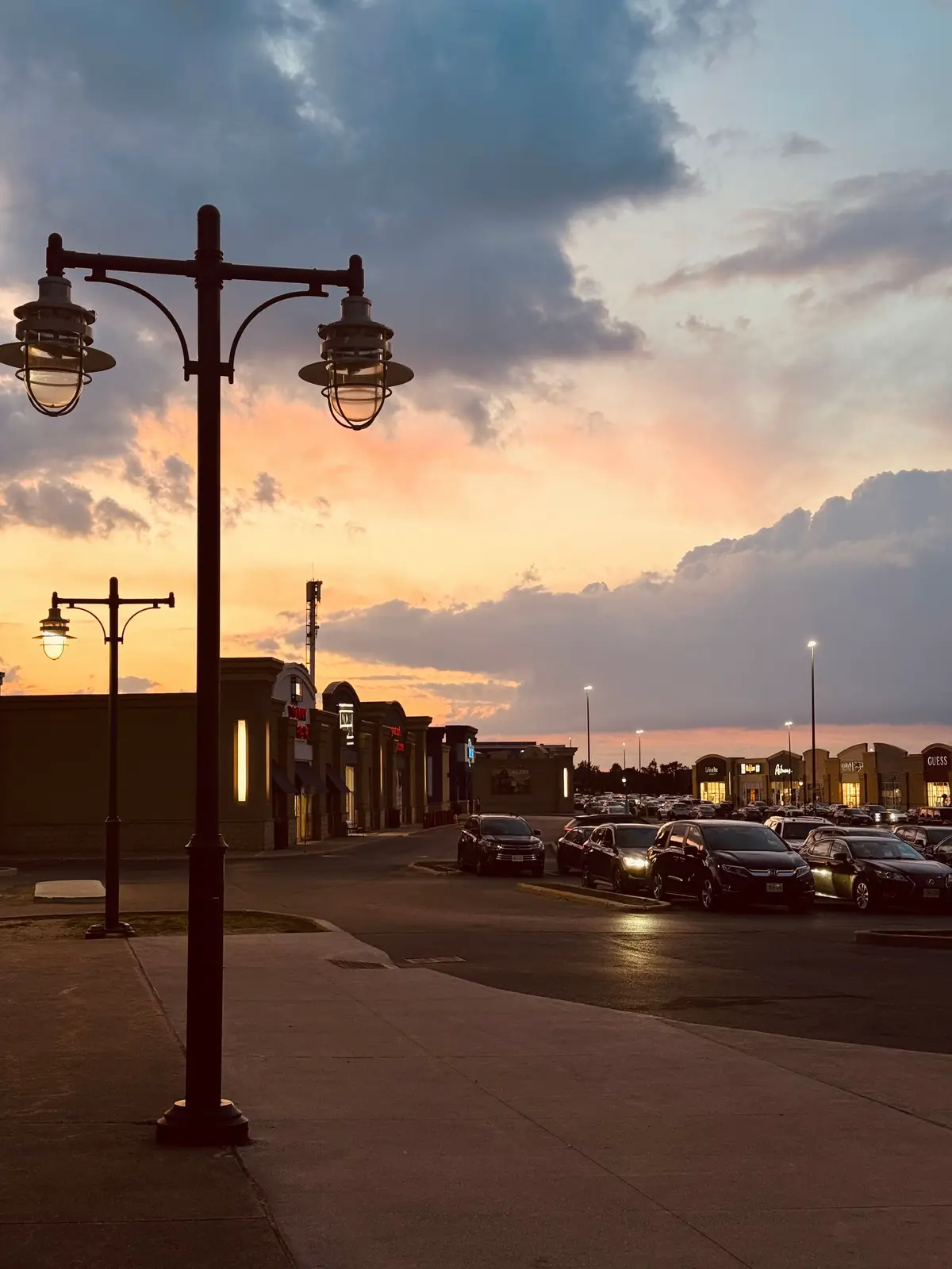 Represents nature with beautiful sunset skyline in Brampton. #sunset #photography #nature #sunsetvibes #2025 #Brampton 