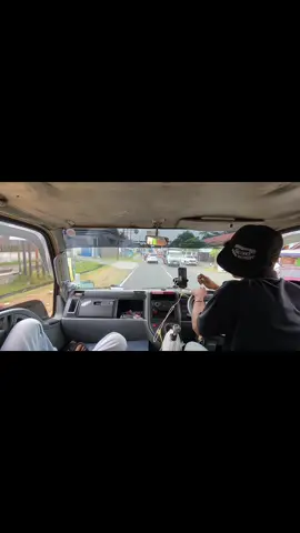 berbagi itu indah 🥰, gak sampek semenit og cak, ben seng seko lawan arah ora patek macet 😁