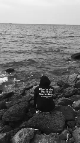 bersamamu adalah sebuah cerita panjang yang tidak pernah ingin ku akhiri 🖤 #broderchap#bsmadiun #pshw#cinta#laut #oraedanwedokan