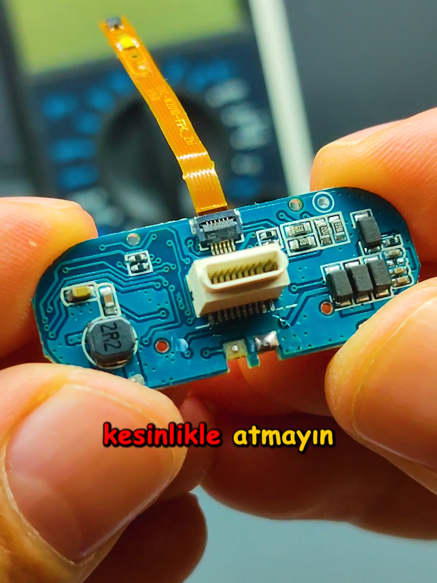Eski Kulaklık Kutusunu Atma! 🔋 Şarj Cihazına Dönüştür! 🎓 Yeni Kurs Yayında! Elektronik Donanım Tasarımını A'dan Z'ye Öğren! Artık kendi devrelerini tasarlamak, profesyonel PCB çizimi yapmak ve projelerini bir üst seviyeye taşımak çok daha kolay! Yeni kursumuzla sıfırdan başlayıp ileri seviyeye kadar tüm adımları öğreneceksin. 📘 Kurs İçeriği Neler Sunuyor? ✔️ Mikrodenetleyici Seçimi ve Devre Şeması Oluşturma ✔️ Güç Yönetimi, Butonlar, Sensörler ve Çevresel Bileşenler ✔️ 4 Katmanlı PCB Tasarımı ✔️ Footprint Oluşturma ve 3D Model Entegrasyonu ✔️ DRC / ERC Kontrolleri ✔️ Gerçek proje üzerinden adım adım uygulama ✔️ Ücretsiz kaynak dosyalar ve PDF notlar 🔧 Hangi Program Kullanılıyor? ➡️ Tüm süreç güncel sürüm KiCad ile anlatılıyor. Kurs boyunca kullanılan development kit: STM32F103VET6 🎁 Bonus Hediyeler: 📗 