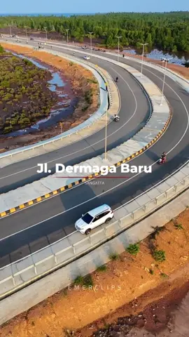 Jalanan yg asik buat nongki sambil liat sunset 🌅 📍Jl. Dermaga Baru, Sangatta, Kab. Kutai Timur #sangatta #kutim #kutaitimur #terios #teriosindonesia #sunset #drone #emerclips 