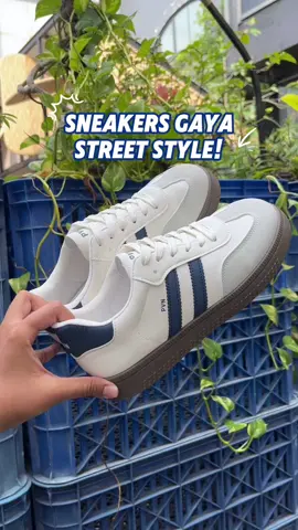 Sneakers gaya street style: Taehyung! 💙✨ Yuk check out sekarang di live PVN ##rekomendasisepatu##sepatuwanita##pvntaehyung##pvn##fyp##guncang88##spillpvn