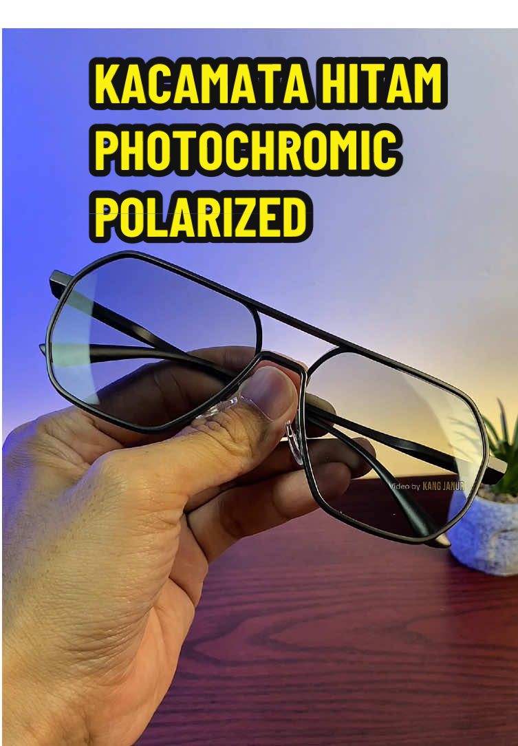 Kacamata hitam pria photochromic polarized model aviator ini cocok banget dipake sehari-hari buat nyetir atau kegiatan outdoor. Designnya keren banget. Harganya lagi promo, yang mau langsung checkout aja!  #KacaMataPria  #KacamataPhotochromic  #KacamataPolarized  #KacamataAntiRadiasi  #PaydaySale 