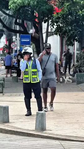 Unexpected funny moments short video.what going on dude on public places  #viral #tranding #foryou #foryoupage❤️❤️ #fyp  #