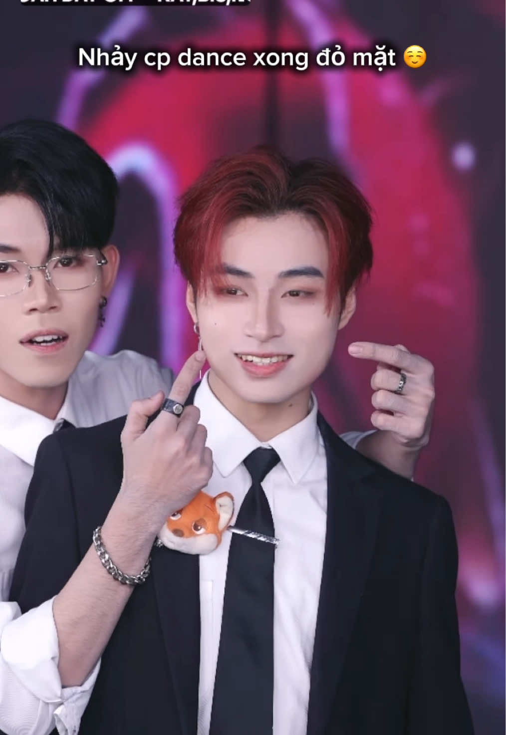 Không một ai nhưng nguyên room 101 luỵ OTP 2 trai thẳng gọi nhau là baobao với baobei ☺️ giỡn cho đã xong thay nhau ngại. Fox x Haru Foru cp dance + Haru triple dance. #newworld #aworld101 #fox #haru @A-WORLD 101 