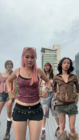 Bea we r in u #beabadoobee #fyp #viral 