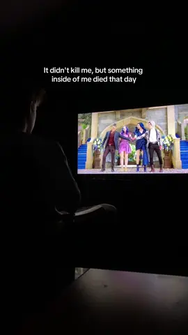 The last time we saw them all together😭💔 #descendants #descendants3 #cameron #cameronboyce #dovecameron #sofiacarson #booboostewart #sad #ending #blowup #viral #pleaswtiktok #fyp #fypシ゚ #foryoupagen#4u 
