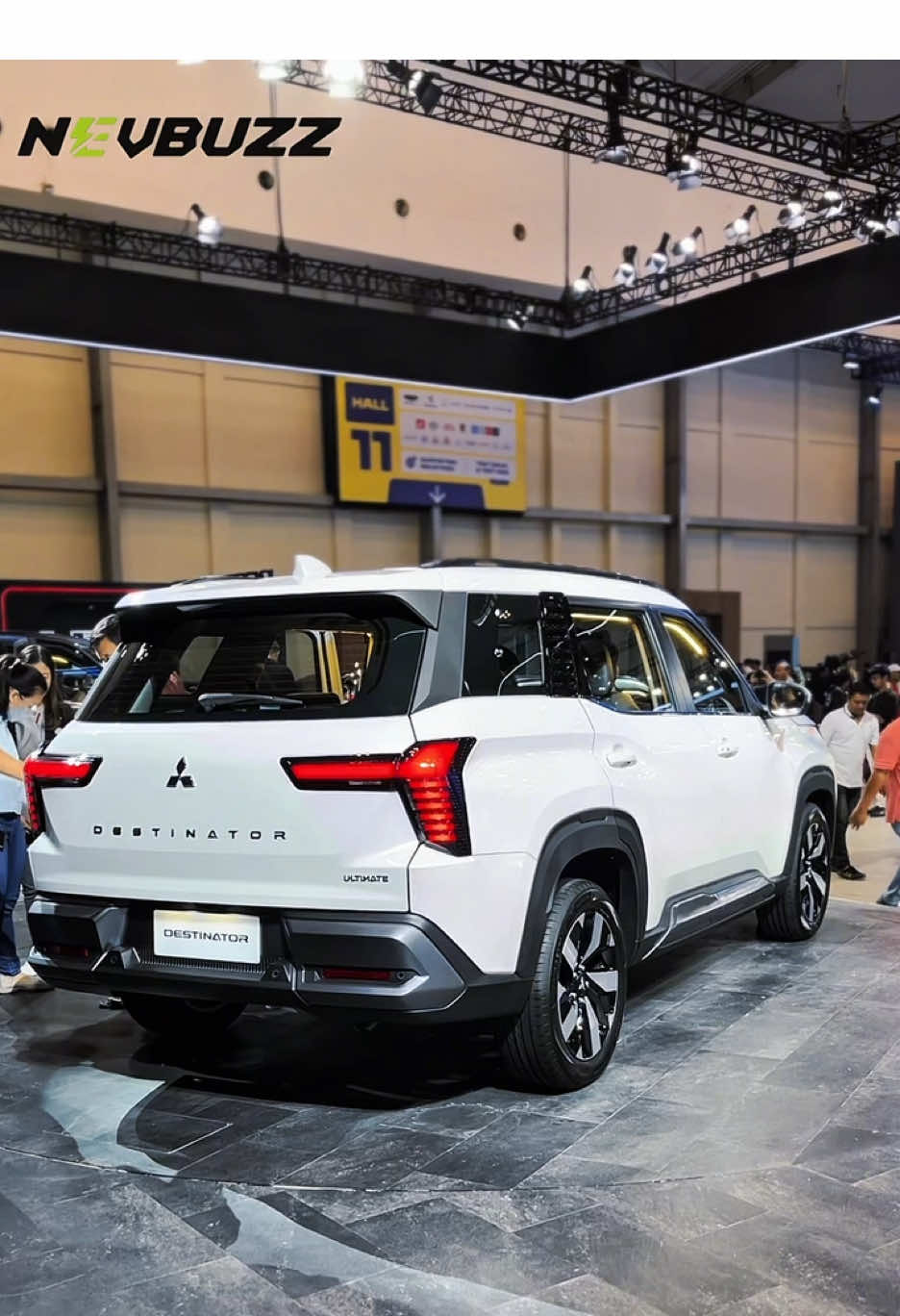 NEVBUZZ - Mitsubishi Destinator - SUV 7-seater dirancang untuk menyasar segmen keluarga. Mitsubishi Destinator memadukan desain SUV yang autentik dan elegan dengan interior premium yang lapang, menjamin kenyamanan bagi semua penumpangnya. Dipastikan juga memiliki akselerasi bertenaga dan memukau serta performa berkendara aman dan andal di berbagai kondisi jalan dan cuaca. PT Mitsubishi Motors Krama Yudha Sales Indonesia (MMKSI), di GAIKINDO Indonesia International Auto Show (GIIAS) 2025, telah mengumumkan harga Mitsubishi Destinator: -Varian GLS Rp385.000.000 -Varian Exceed Rp405.000.000 -Varian Ultimate Rp465.000.000 @Mitsubishi Motors Indonesia #mitsubishi #mitsubishidestinator #destinator #gaikindoindonesiainternasionalautoshow #giias2025 