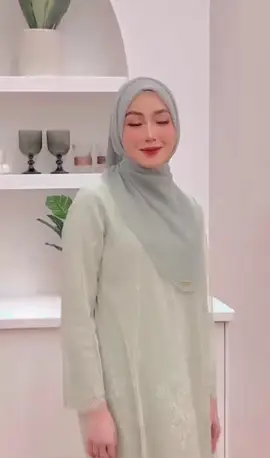 Bawal plain bidang 48, cantik dan cantik 😘 Credit: Top Hijab Nak tudung macam ni, klik showcase 🥰 Style tudung macam mana pulak uols nak? Komen kat bawah ni tau 🫰 Jangan lupa follow, like, comment, save dan share 🌹 #tudungbawaltutorial #hijabista #hijabtutorial #HijabFashion #amt2025 