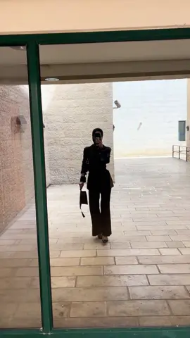 🙂‍↔️🖤#جامعة_النجاح_الوطنية #CapCut #تخرج #fashion #كلية_الفنون_الجميلة #تصميم_داخلي #foryou #fyp #explore 