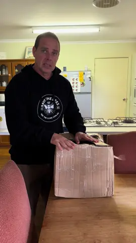 For over a decade, I’ve fought honey laundering with Save the Bees Australia. The antidote is sourcing antibiotic-free honey directly from honest beekeepers in Queensland, New South Wales, Victoria, South Australia, and Western Australia. Unlike major supermarket brands that can’t guarantee antibiotic-free honey, we’re proud of our pristine quality and pay beekeepers nearly double what other packers pay to ensure they don’t cut corners on quality. We sell in 14-kilo buckets or larger because it’s the only feasible way for postage. Get your honey at www.beethecure.com link in bio!  P.S If you’re a beekeeper affected by Varroa mite needing bulk honey to keep your business going, DM me for a special price to support you. https://www.beethecure.com.au/product/14kg-bucket-of-raw-antibiotic-free-honey/
