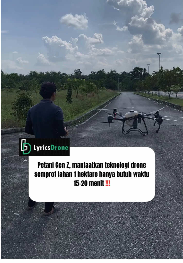 🚁🌱 REVOLUSI PERTANIAN DI ERA DIGITAL MENGGUNAKAN DRONE 🌱🚁 Di era digital, kita memasuki babak baru. Teknologi penyiraman otomatis menggunakan drone Drone pertanian kini bisa menyemprotkan pupuk cair atau obat hama secara merata dan hemat ke lahan luas, bahkan di area yang sulit dijangkau. cukup 15-20 menit untuk 1 Hektare. ✅ Lebih hemat air ✅ Minim tenaga kerja ✅ Meningkatkan produktivitas ✅ Terhindar papran pestisida ✅ Cocok untuk lahan pertanian luas #dronepertanian #petanimuda #djiagriculture #smartfarming #pertanianmodern