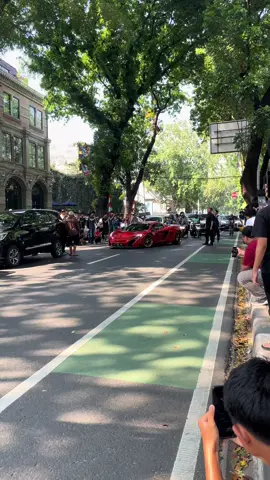 Jakarta minggu pagi#fyp #xyzbca #carsoftiktok #carspotting #ferrari #mclaren #porsche 
