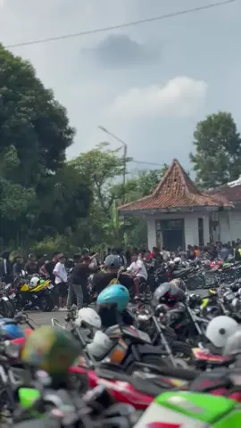 hanya mencari kesenangan bukan ketenaran 😇 #rxking #blayeran #tiktokviral #blayer #rxking135cc @CROSSTAMA 