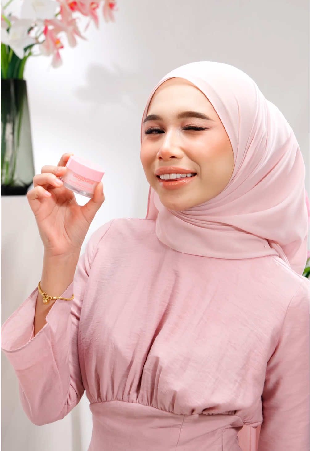 barulah glow macam susu!! saja show off, sebab kita the face of the milk series g2g!! 🙂‍↔️🥛💗