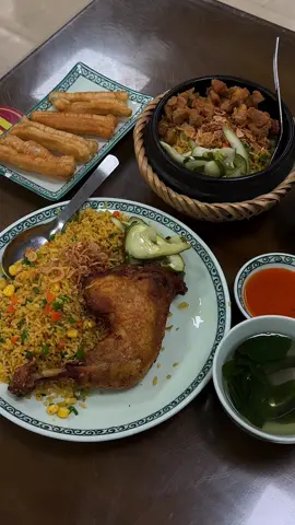 Tiệm này Cơm Chiên Đùi Xối Mỡ thì ngon, cơ mà Xá xíu thì hơi 3 chấm... #tiemchekam 
