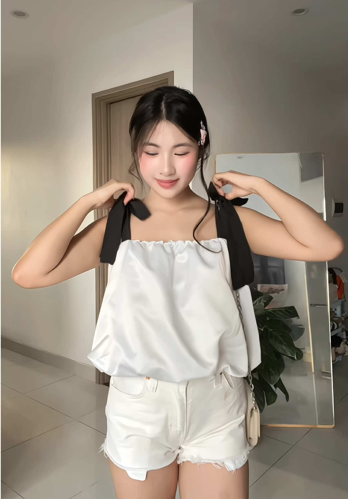 Áo này xinh quá đi @TENDRE #ngoquynhrv #phoidoxinh #mixmatch #OOTD #outfit #tendre #thoitrangnu #reviewquanao 