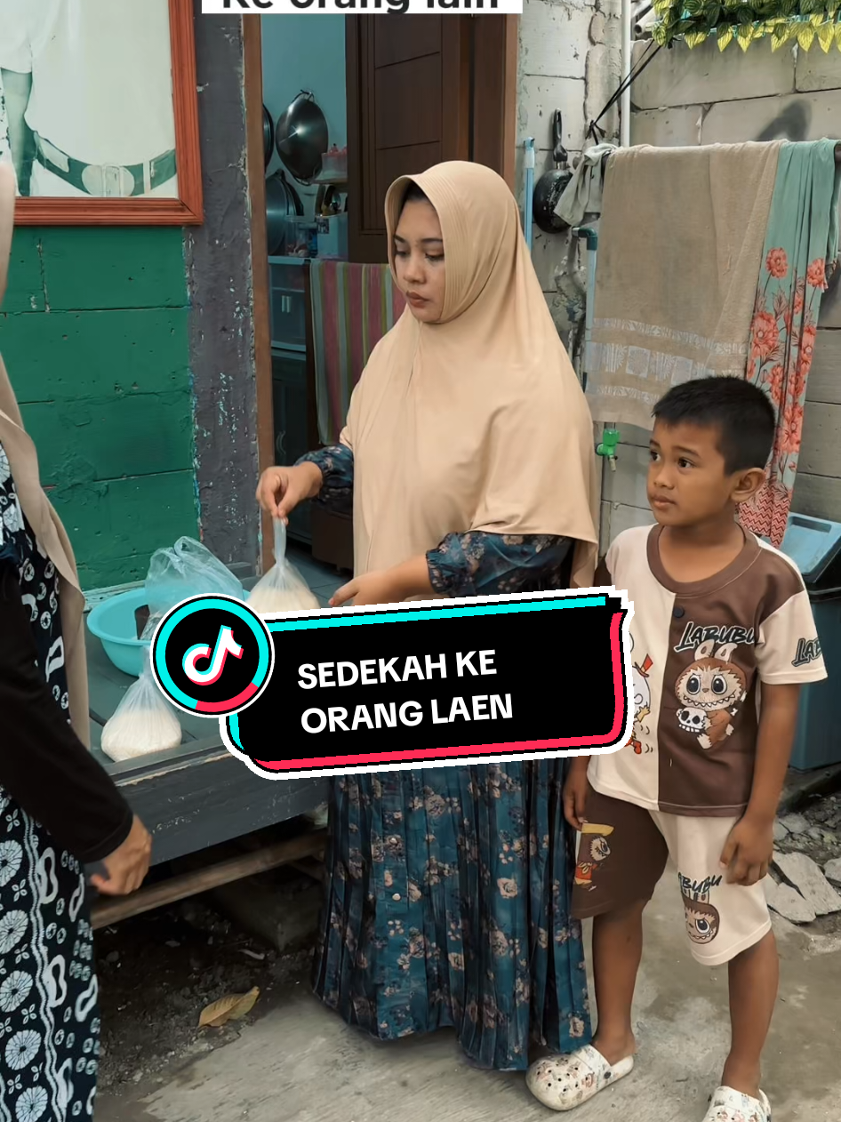 Mentingin sedekah ke orang laen #komedi #trending #viral #drama #viralreels #fypviralシ #fyp 