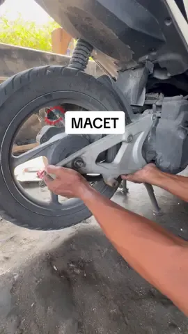 Alat melepas arm segitiga vario macet