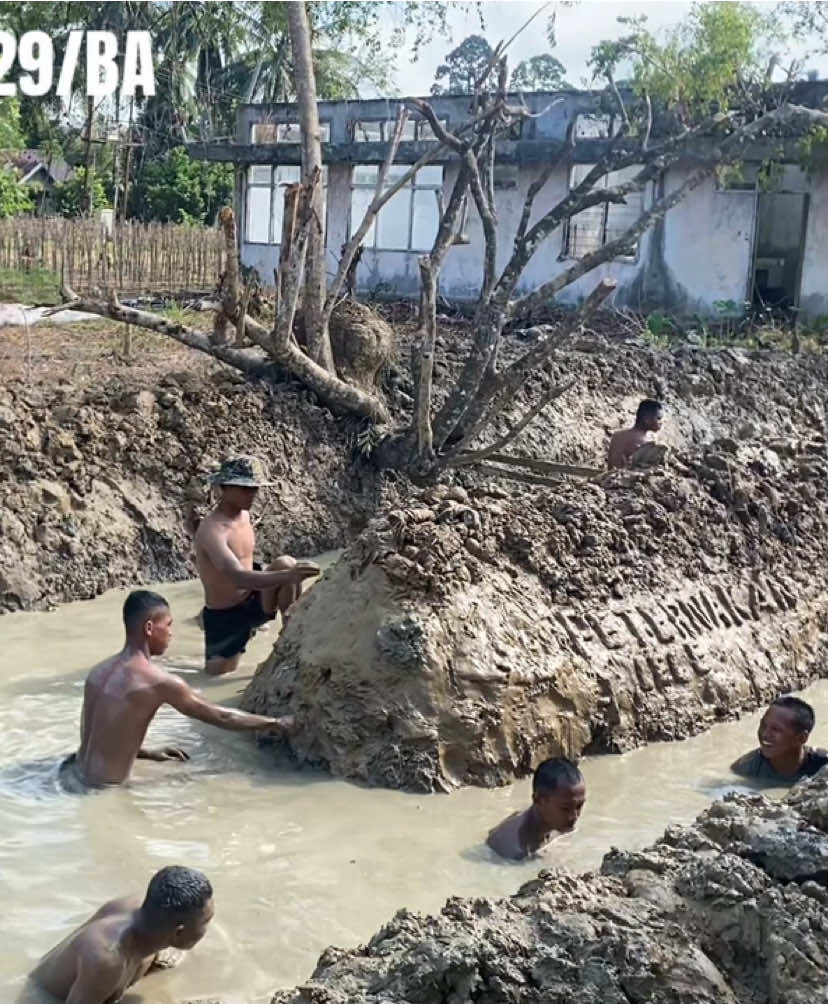 Kompi Peternakan YONIF TP 829/Bumi Antaludin melaksanakan pembuatan kolam ikan dalam membangun kapasitas sumber daya manusia yang unggul di sektor pangan #yoniftp829 #fyppppppppppppppppppppppp #fy #fypシ #foryourpage 