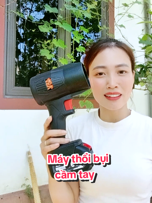 máy thổi bụi cầm tay bụi bẩn lá khô sân vườn nhà mình rụng nhiều thì có thể dọn dẹp bằng em máy này cho em rất là tiện lợi nhé  #maythoiphanluccongsuatlon #maythoibuicamtay #thanmaythoiphanluc #phamha2 