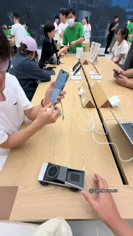 Apple's new product! The new multi-function three-in-one wireless charger is really cool. 苹果新产品！新款多功能三合一无线充电器，真的好帅。#iphone16promax #苹果手机壳 #推荐 #创意 #apple 