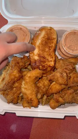 Chick Chicken is around 85% similar in taste to Raising Cane’s. The breading and texture are pretty close, The main difference is probably in the sauce and seasoning. 👯‍♀️ #raisingcanes #review #foodreview #chickchicken #chickchickenreview #chicken #tenders #chickentenders #foodporn #crispy #mukbang #asmr #fastfood #fastfoodph #franzie_v 