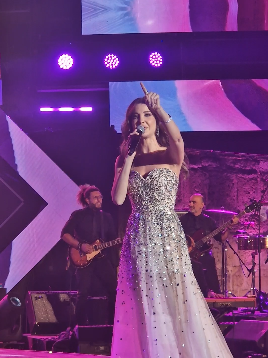 #نانسي_عجرم #نانسي_في_قرطاج #nancy #nancyajram #حبك_سفاح #على_شانك @Nancy Ajram 