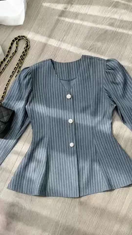 Arika Blouse Stripe Atasan Wanita Peplum Blouse Lengan Puff Salur Lengan Panjang #blousewanita #bajuatasan #kemejawanita #bajuwanitalenganpanjang 