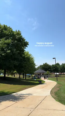 August means we get to see our students soooooon!! ☺️👏 #college #student #august #studentlife #backtoschool 